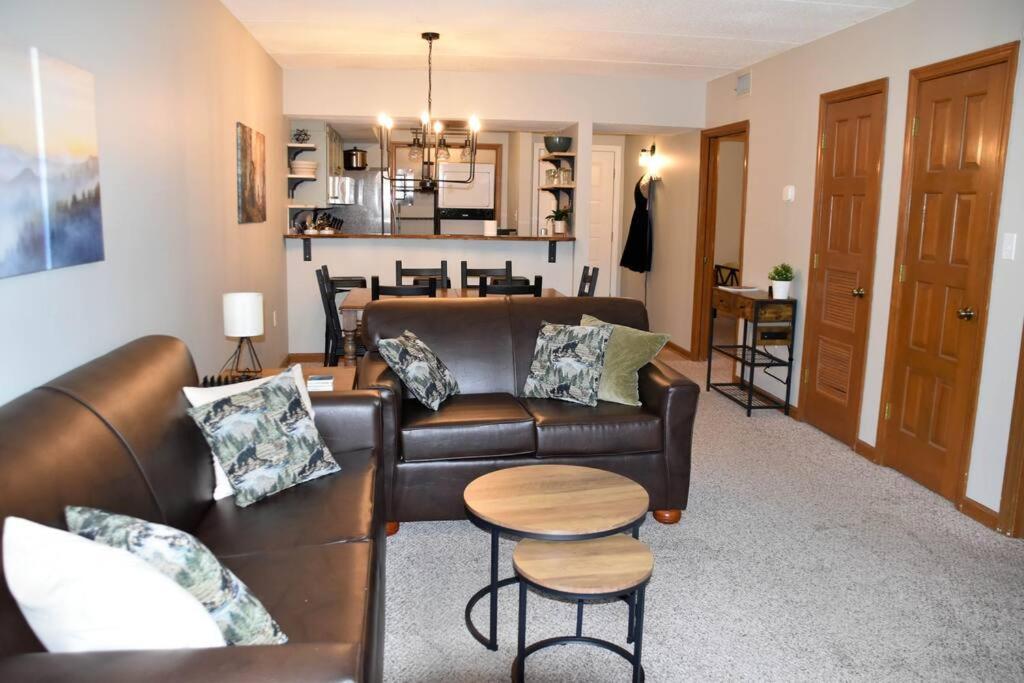Cozy Mountain Getaway! Mountain Views! 2 Bed, 2 Bath, Sleeps 6 Apartment แกตลิงเบิร์ก ภายนอก รูปภาพ