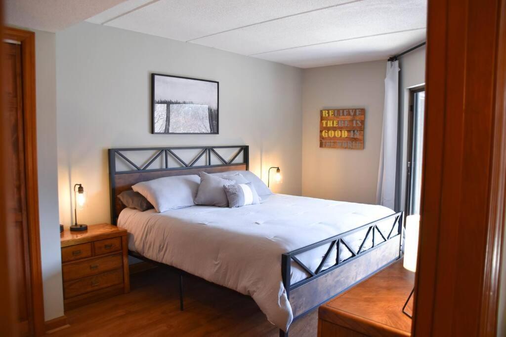 Cozy Mountain Getaway! Mountain Views! 2 Bed, 2 Bath, Sleeps 6 Apartment แกตลิงเบิร์ก ภายนอก รูปภาพ