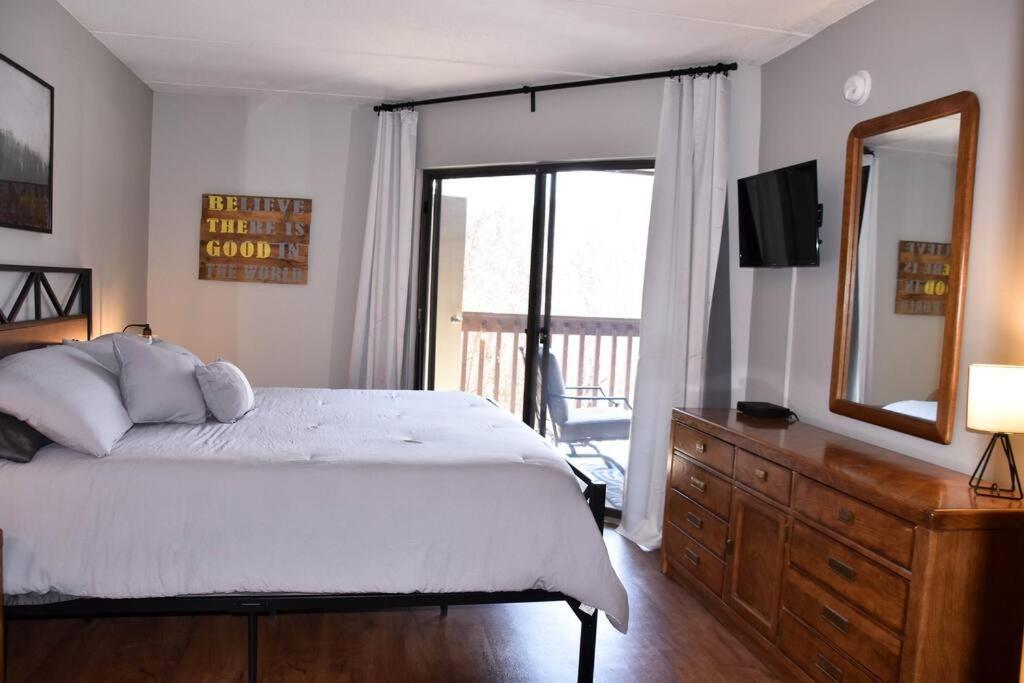 Cozy Mountain Getaway! Mountain Views! 2 Bed, 2 Bath, Sleeps 6 Apartment แกตลิงเบิร์ก ภายนอก รูปภาพ