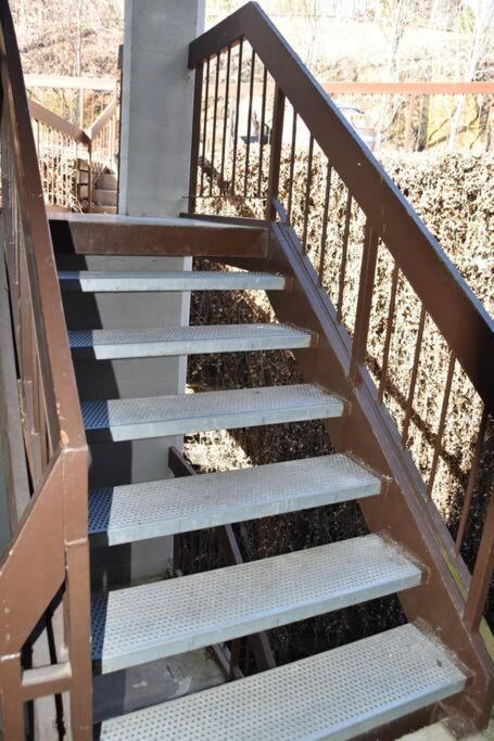 Cozy Mountain Getaway! Mountain Views! 2 Bed, 2 Bath, Sleeps 6 Apartment แกตลิงเบิร์ก ภายนอก รูปภาพ